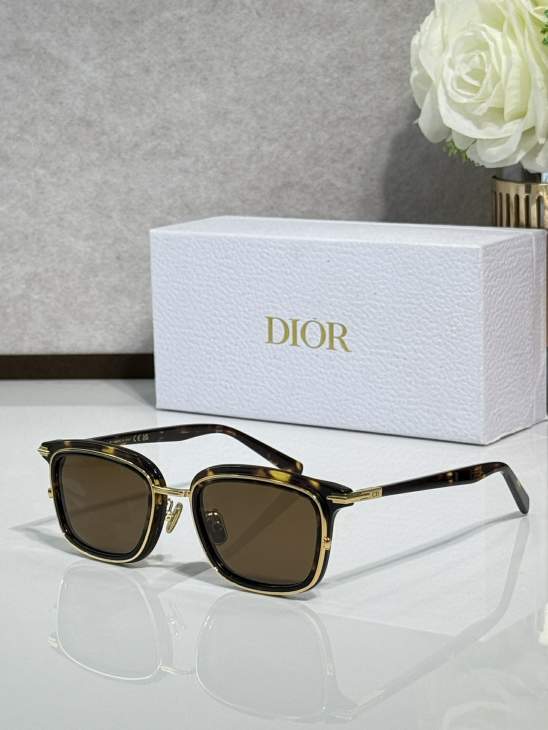 Picture of Dior Sunglasses _SKUfw77797105fw
